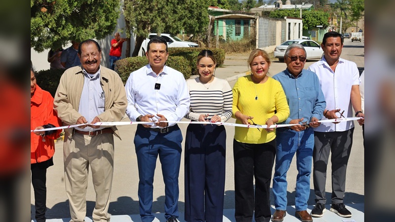 Agradecen vecinos obra pública en colonia del Maestro