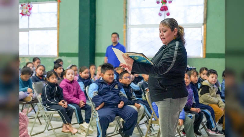 Biblioteca itinerante llega a la escuela primaria “Cosme Pérez”