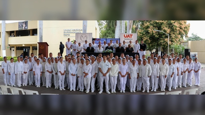 UAT celebra logros académicos de egresados de enfermería en la UAM Mante