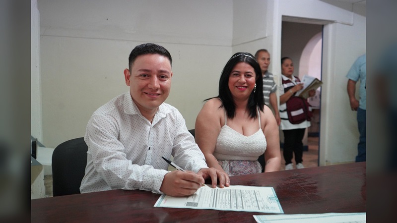 DIF NLD formaliza la unión de más de 80 parejas en el mes del amor