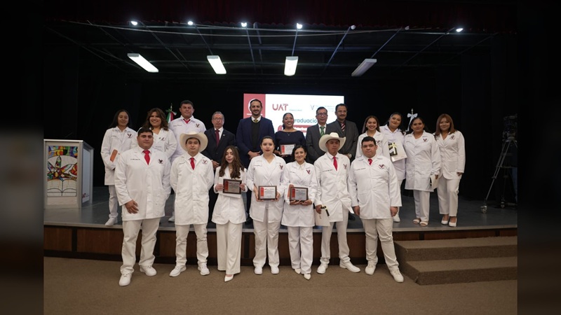 Entrega la UAT nueva generación de Médicos Veterinarios
