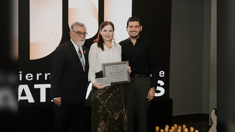 Festival Internacional de Otoño entrega reconocimiento a Beto Granados