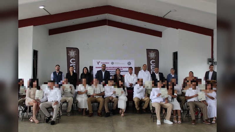 Formalizan su unión 13 parejas en el CEDES de Matamoros