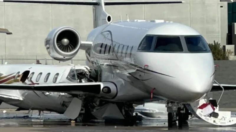 Chocan 2 jets privados en aeropuerto de Scottsdale, Arizona