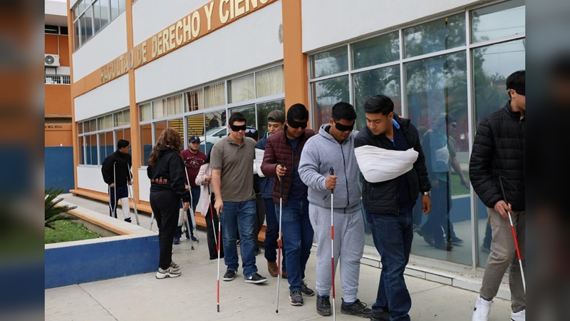 Fomenta UAT inclusión educativa con el Taller “Te Presto Mis Zapatos”