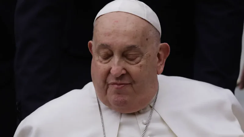 Papa Francisco, en estado crítico