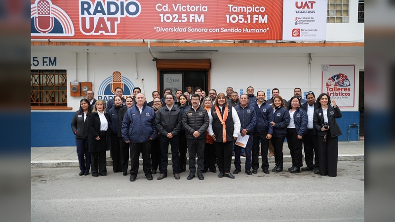 Preside rector Dámaso Anaya celebración del 33 años de Radio UAT