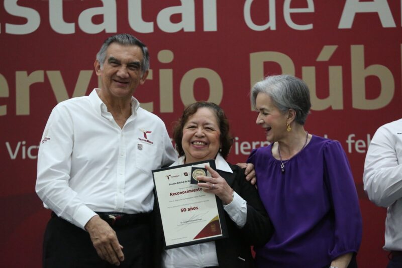 Entrega Américo Premio Estatal de Antigüedad en el Servicio Público 2024