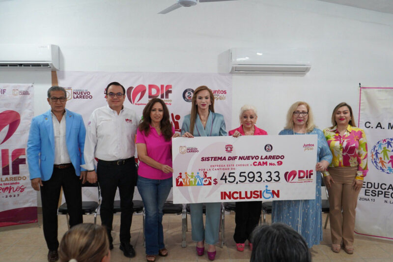 Entrega DIF NLD apoyos a CAM