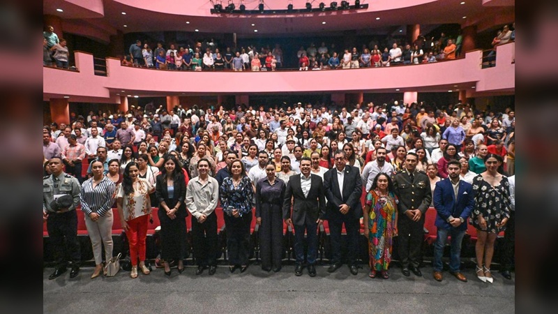 Abren Lalo y Lucy telón de festejos del Bicentenario