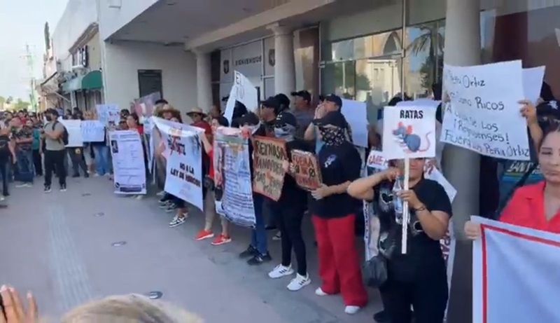 Ciudadanos de Reynosa marchan contra Carlos Peña Ortiz