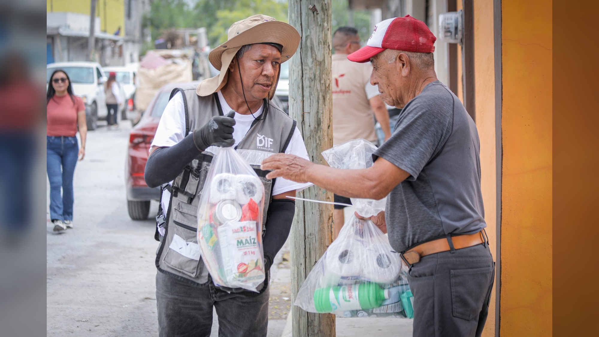 Continúa DIF Tamaulipas entregando apoyos a familias en la frontera
