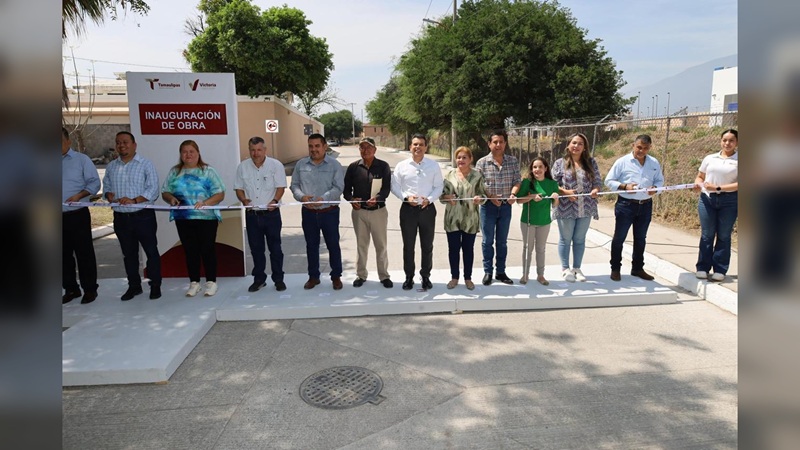 Entrega Gattás obra de concreto hidráulico de transitada vialidad