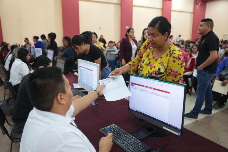 Iniciará este martes la entrega de tarjetas de becas municipales