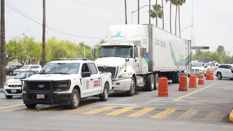 Sale tráiler de NLD con toneladas de ayuda para Reynosa