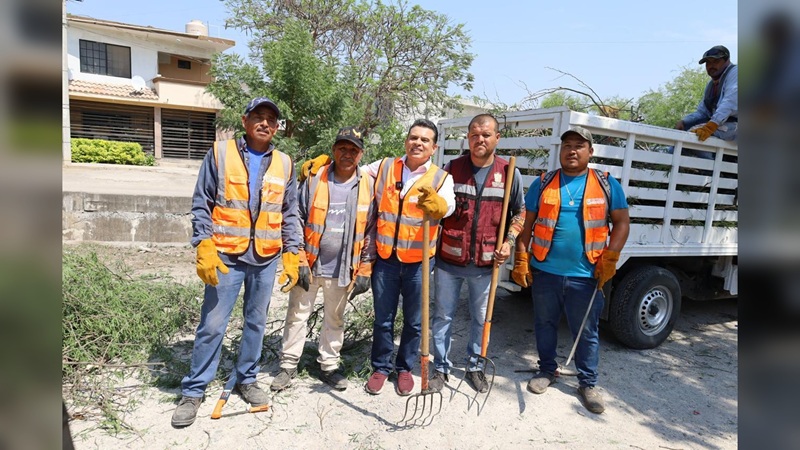 Supervisa alcalde limpieza de dren pluvial