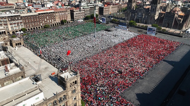Encabeza Claudia Sheinbaum clase nacional de boxeo en el Zócalo