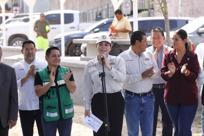 Entrega Carmen Lilia obras que mejoran la calidad de vida de familias en NLD