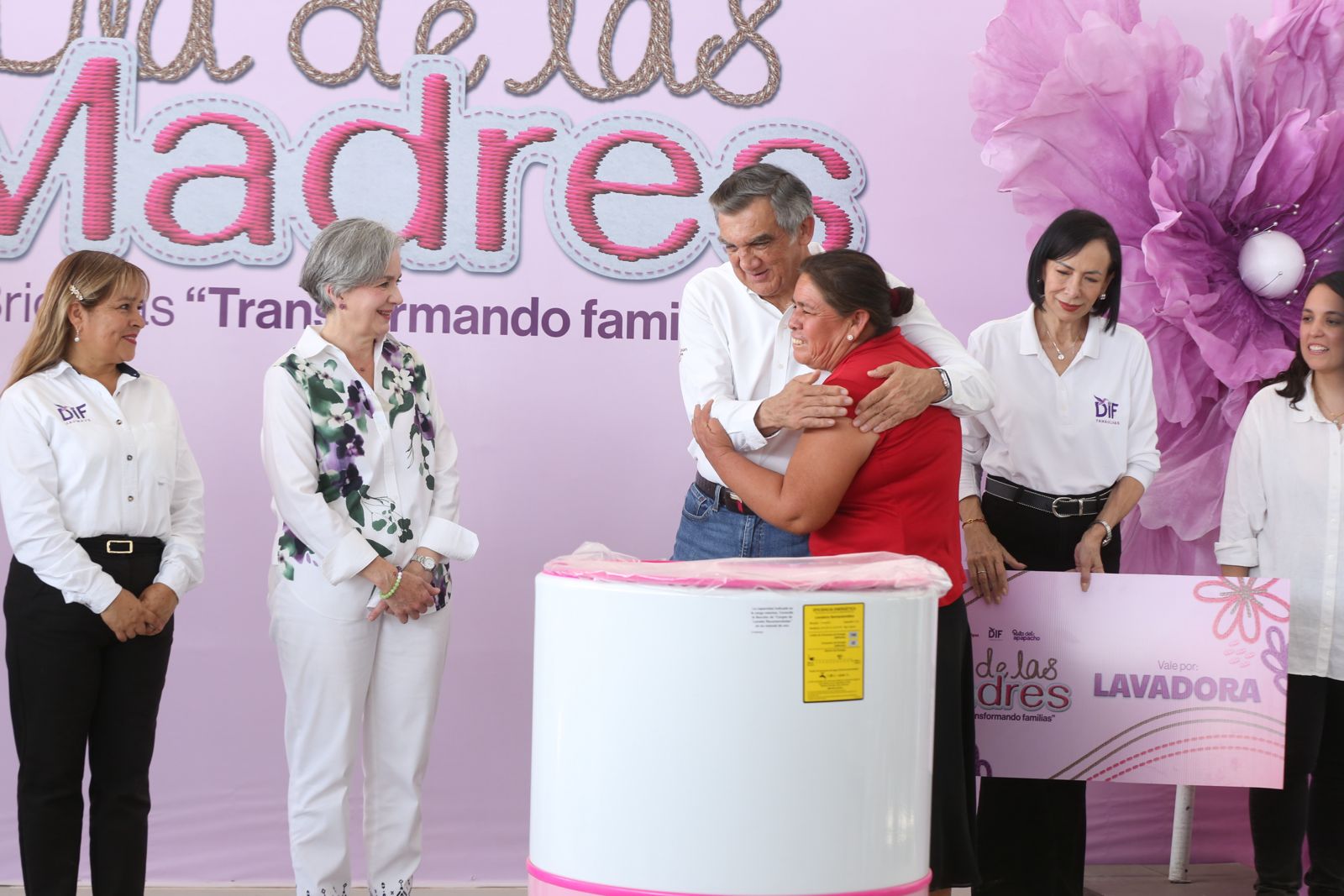 Les cumplen Américo y María a las familias de Jaumave