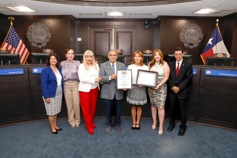 Fortalece Carmen Lilia lazos con Laredo, Texas