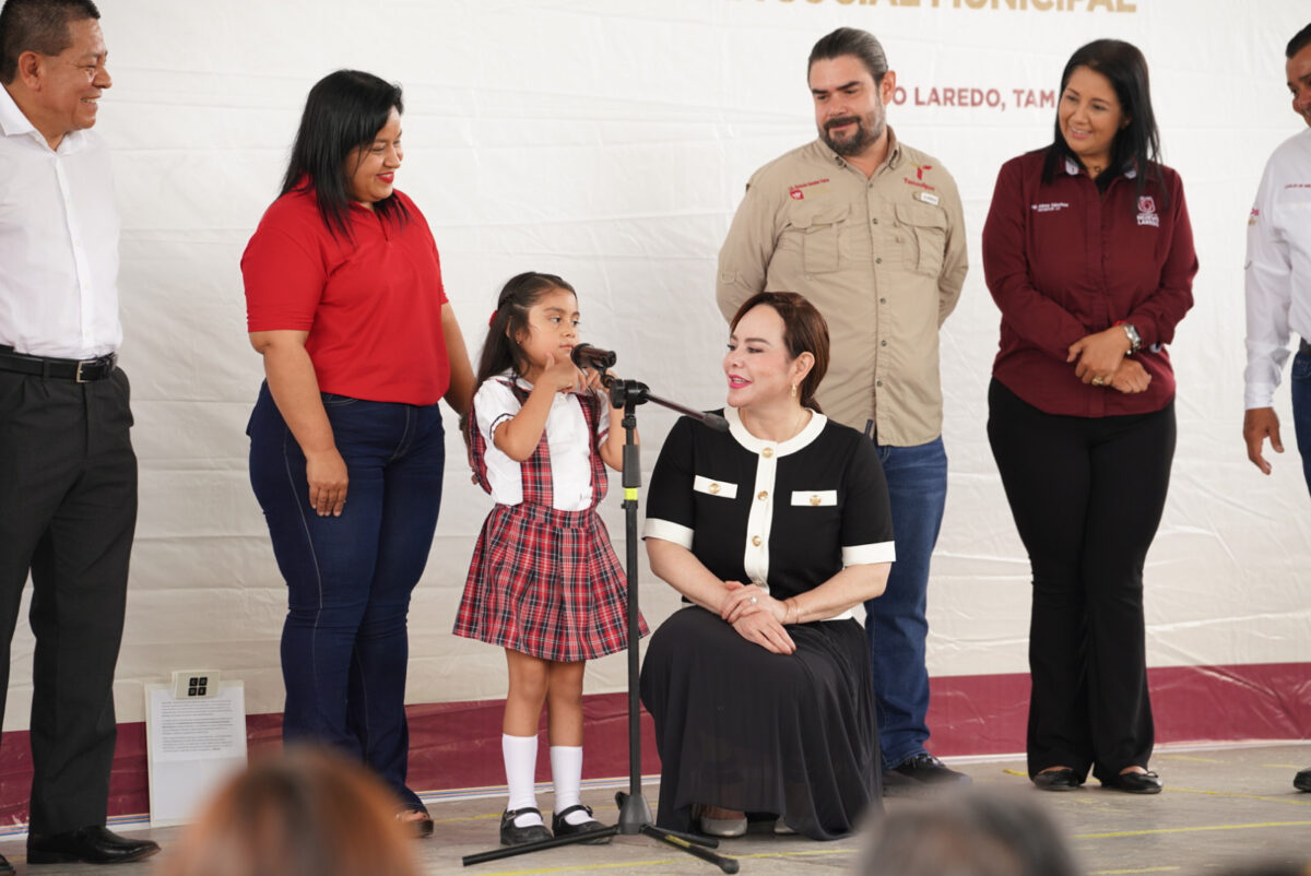Carmen Lilia entrega obras en escuelas al poniente de NLD