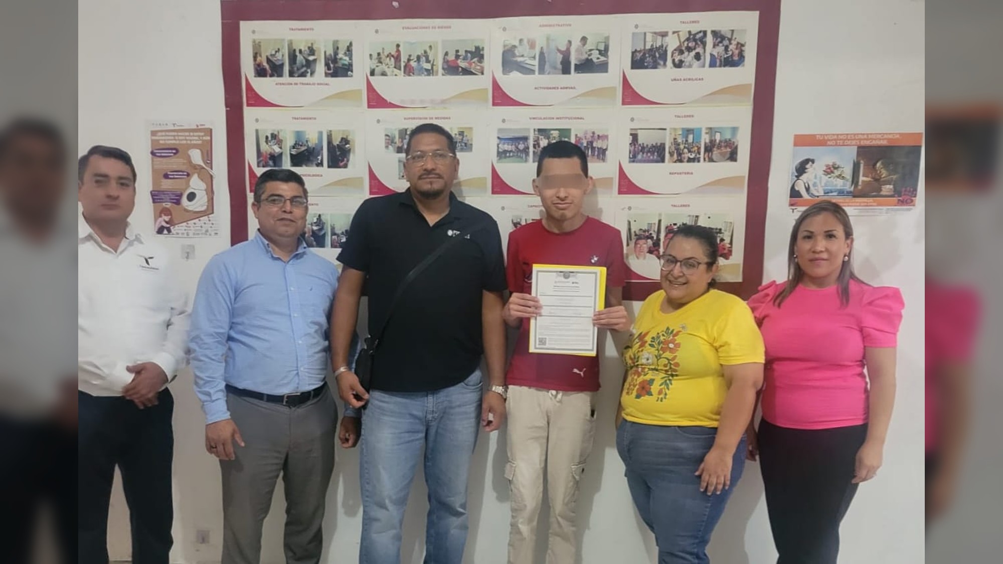 Adolescente en conflicto con la Ley Penal recibe certificado de secundaria