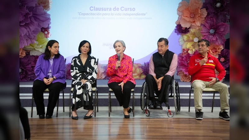 Entrega DIF Tamaulipas sillas de ruedas a personas con discapacidad