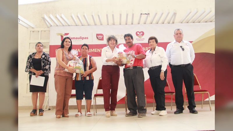Entrega SEBIEN paquetes alimentarios en Tampico