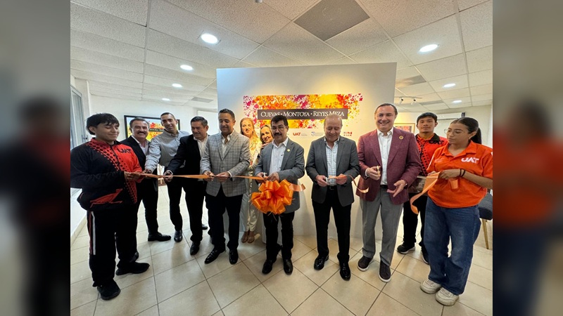 Entrega rector de la UAT equipamiento a universitarios de NLD