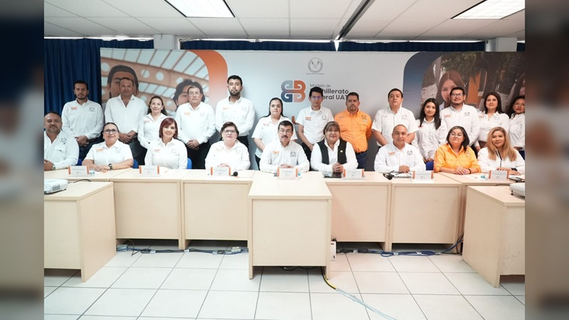 Implementa la UAT prepa en línea
