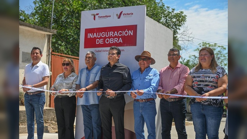 Inaugura Gattás calle de concreto hidráulico en colonia Tamatán