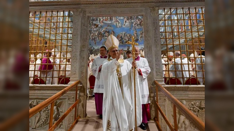 El nuevo Papa León XIV oficia la primera misa de su Pontificado