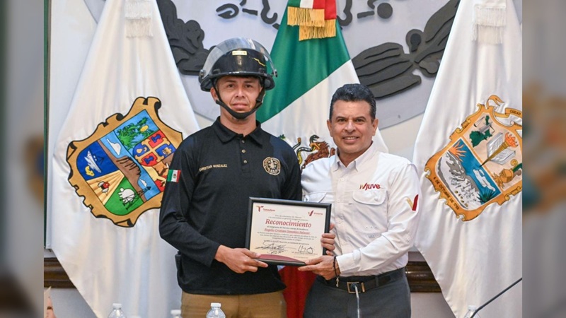Reconoce Cabildo de Victoria acto heroico de bombero