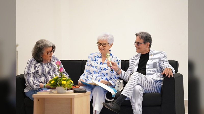 Rinden homenaje a elena Poniatowska en la Infoteca por sus 93 años de edad