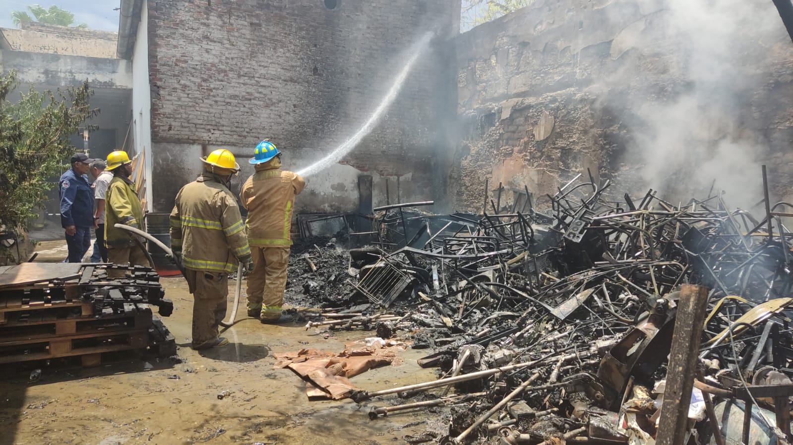 Se incendia almacén de Servicios Generales del Ayuntamiento de Victoria