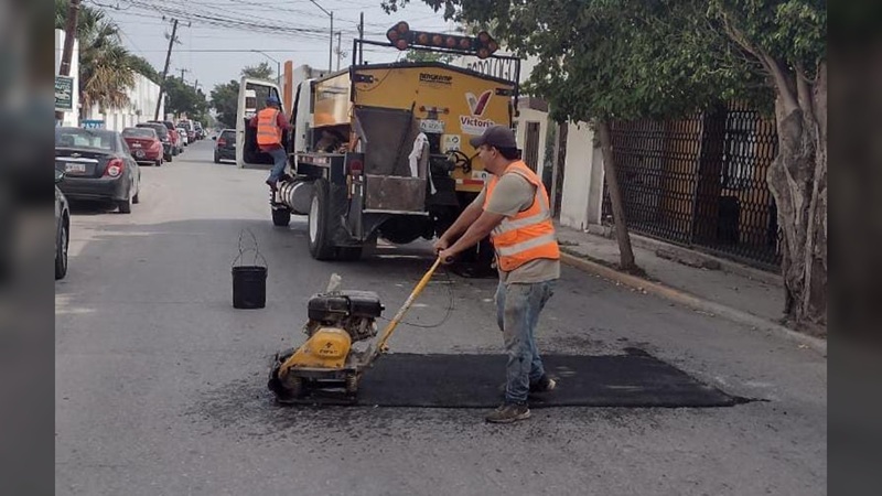 Tras lluvias activa Municipio plan de bacheo intenso