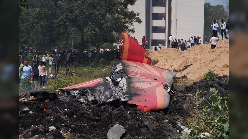 ¡200 muertos tras accidente aéreo en India!