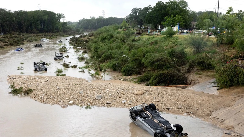 Aumentan a 11 muertos por fuertes lluvias en San Antonio