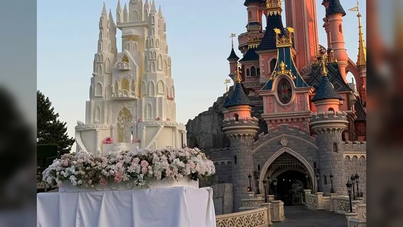 ¡Escándalo por una boda falsa en Disneyland París!