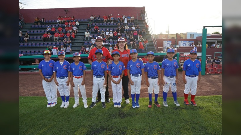 Emotiva noche béisbol une a NLD en el juego del 177 aniversario