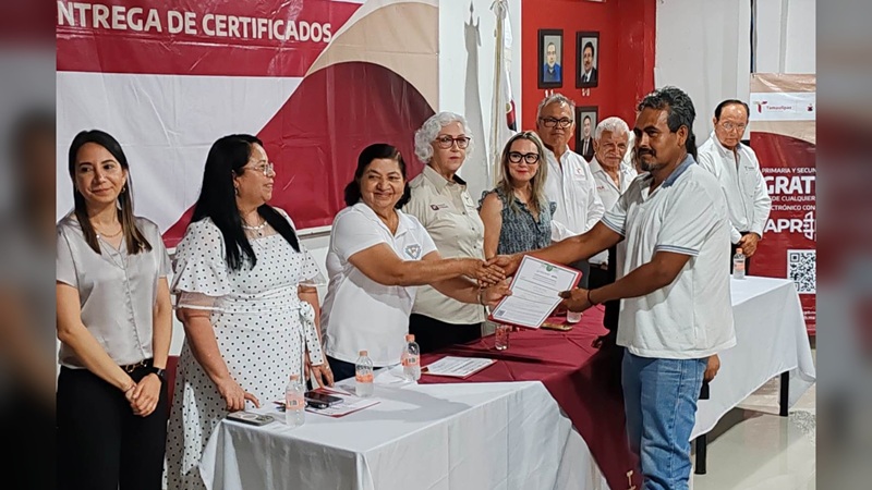 Entrega ITEA certificados de educación básica a 150 tamaulipecos
