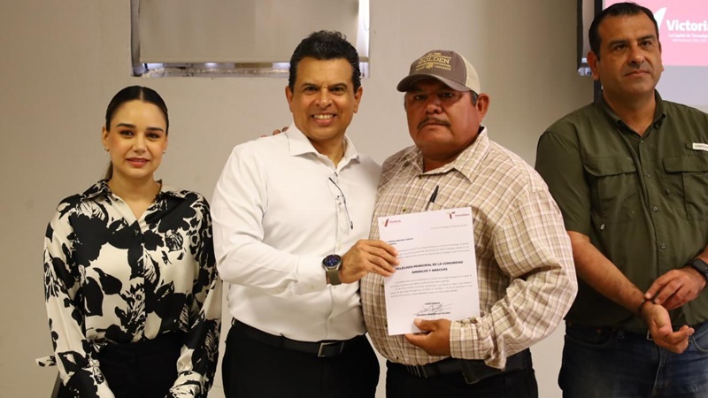 Entrega Lalo Gattás nombramientos a delegados ejidales