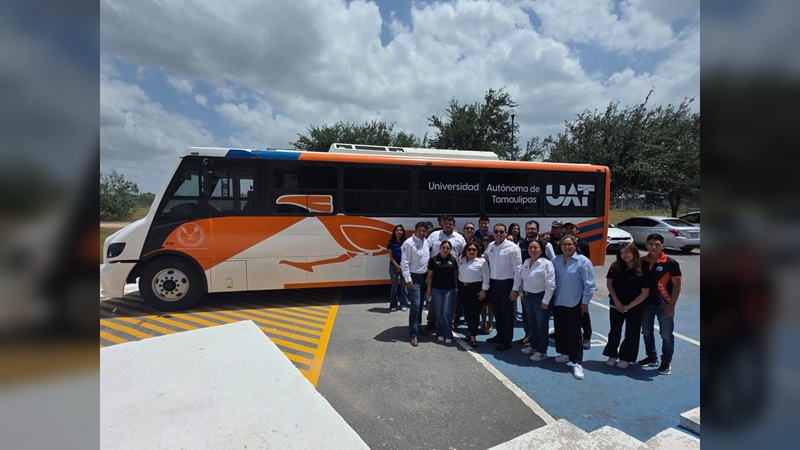 Entrega la UAT unidad de transporte para sus estudiantes en Río Bravo