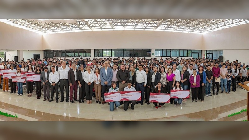 Entregan becas “Futuro Tamaulipas Jóvenes de Nivel Superior” en NLD
