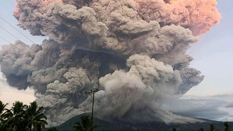 ¡Erupción volcánica en Indonesia!