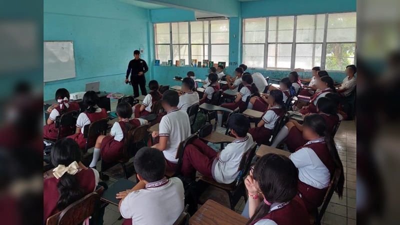 Imparte SSPT taller para prevenir ciberbullying en secundaria de NLD