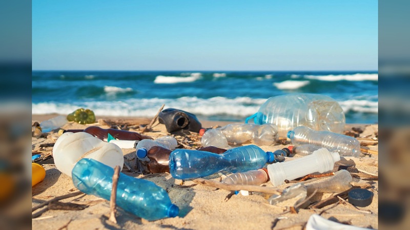 Advierte ONU 11 millones de toneladas de plástico en océanos y lagos