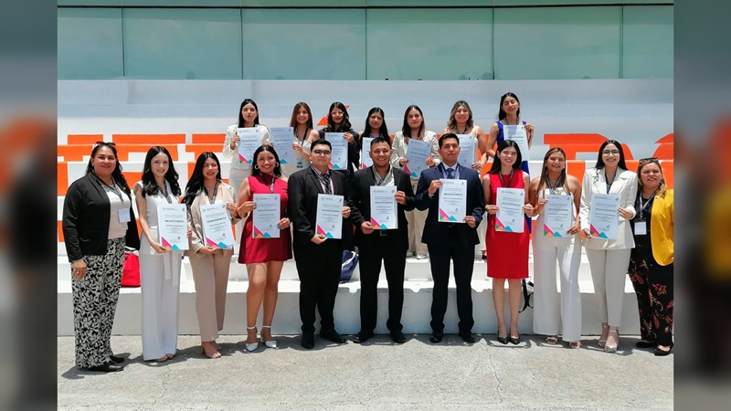 Reciben 17 médicos egresados de la UAT el premio nacional CENEVAL