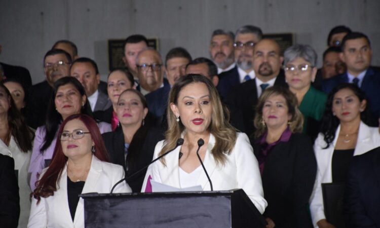 Tania Contreras López recibió su Constancia de Mayoría