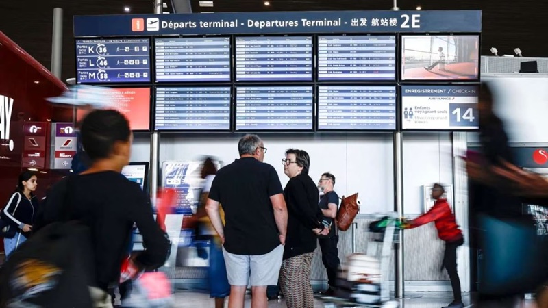 Segundo día de huelga de controladores aéreos en Francia